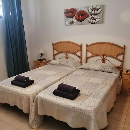 1 Bedroom Apartment With Stunning Sea View Арона Экстерьер фото