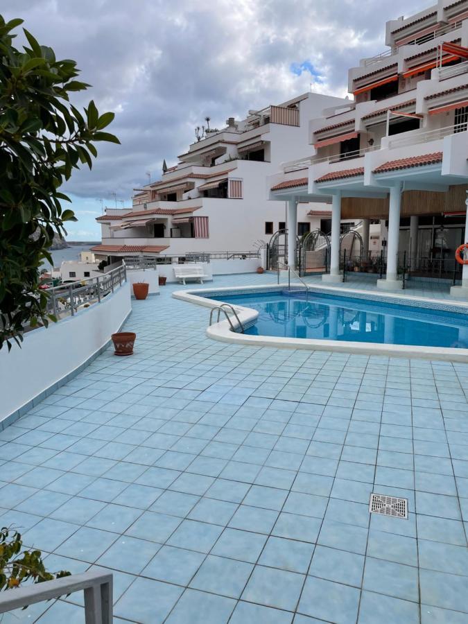 1 Bedroom Apartment With Stunning Sea View Арона Экстерьер фото